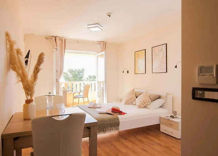 Dzamonja Otel