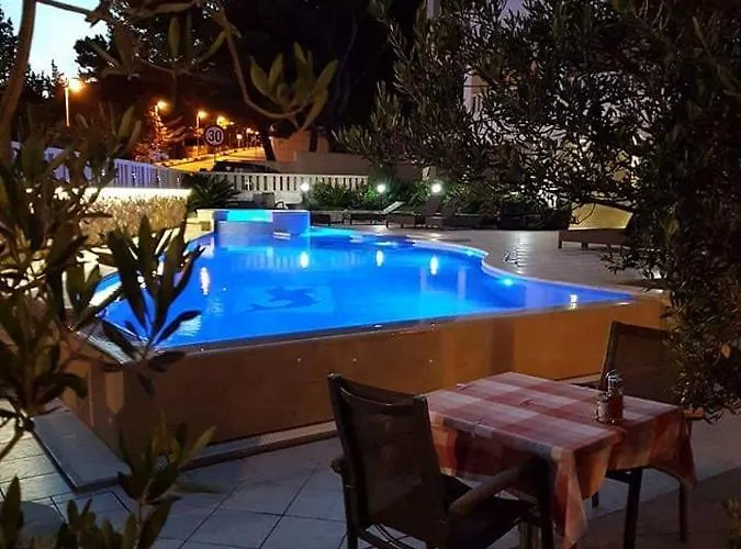Otel Dzamonja Bol